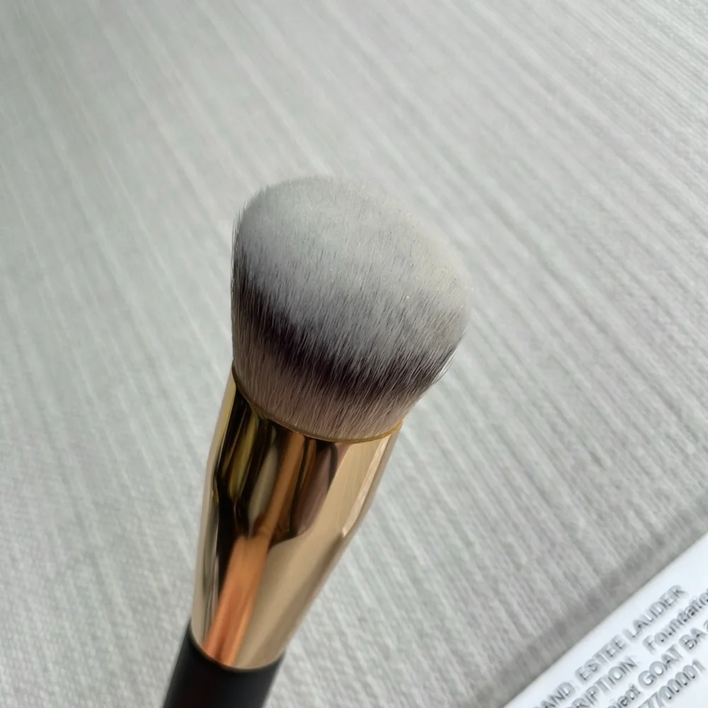 Estee Lauder Foundation Blender Brush - new!